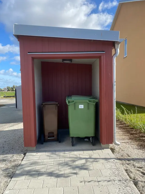 Sortering av avfall i föreningens miljörum